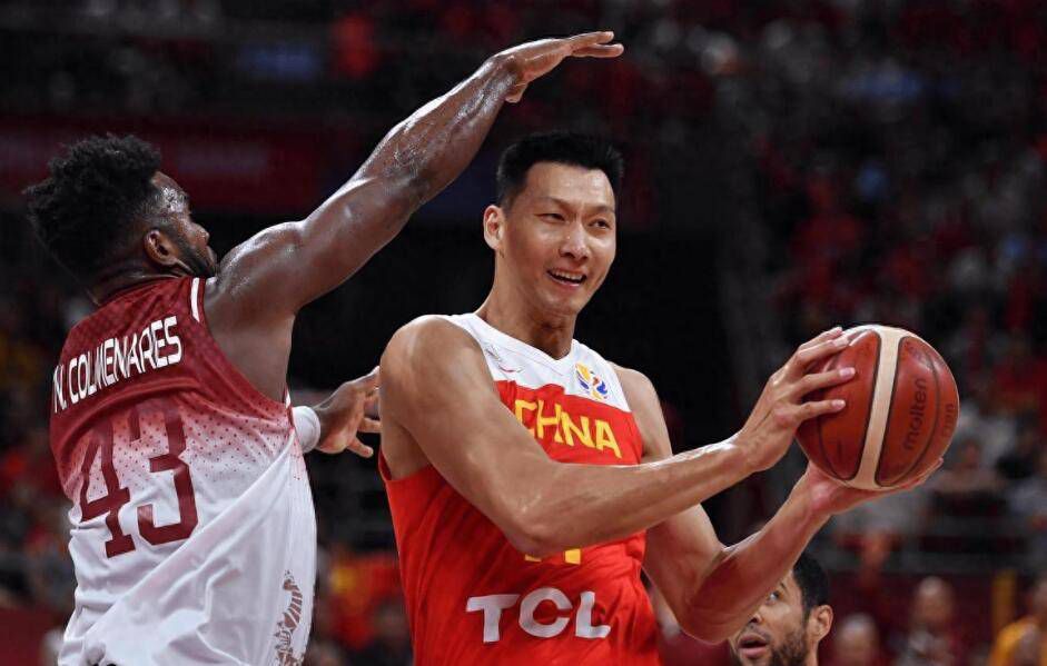 第71分钟，利物浦右路定位球开到禁区后点努涅斯跟上端射没打正部位。